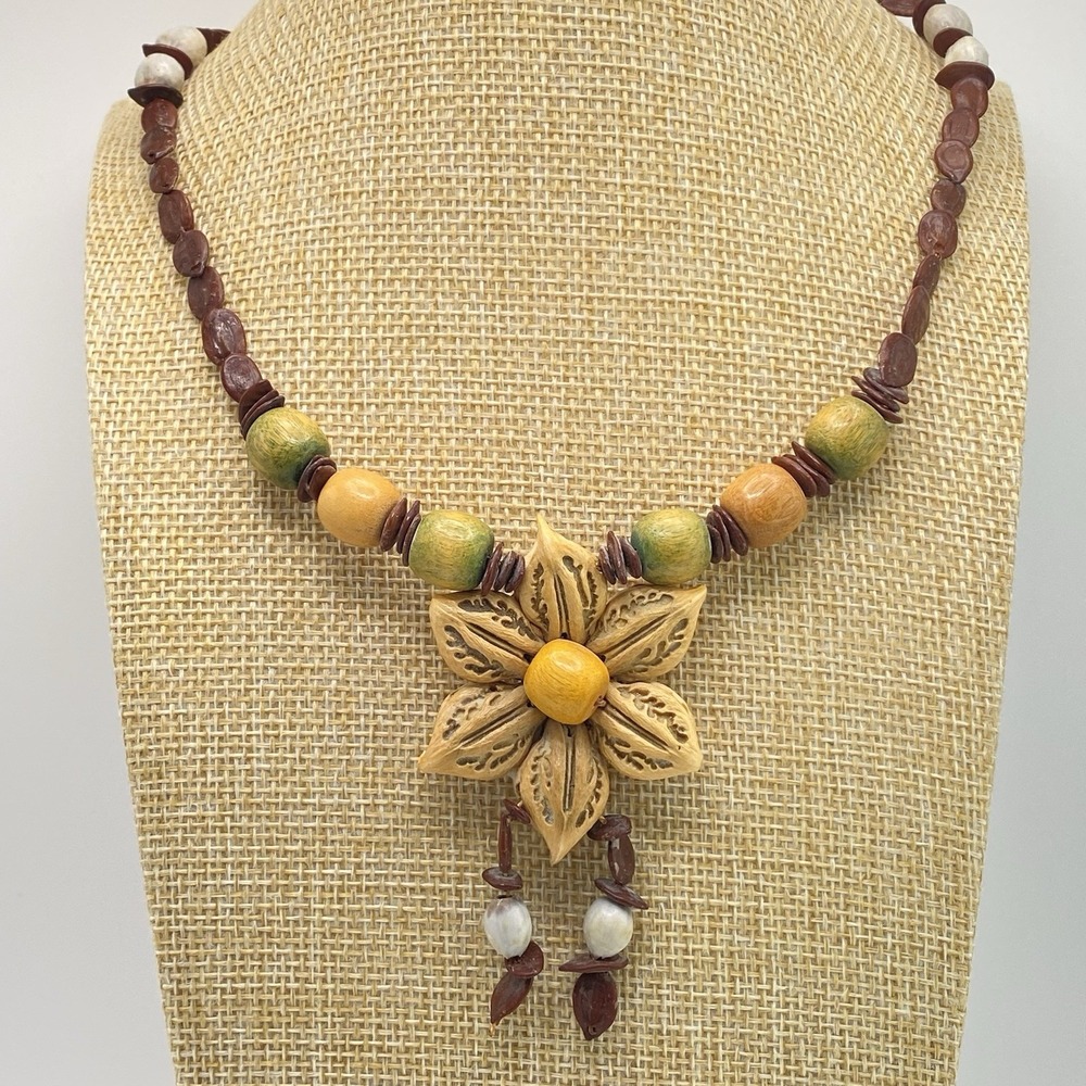 Unsigned Wood Seed Flower Necklace Bohemian Artisan Brown Tan 18"